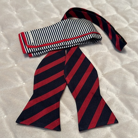 Tommy Hilfiger bow tie & Handkerchief set navy and red - Picture 8 of 9